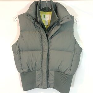URBAN OUTFITTERS DOWN PUFFER VEST